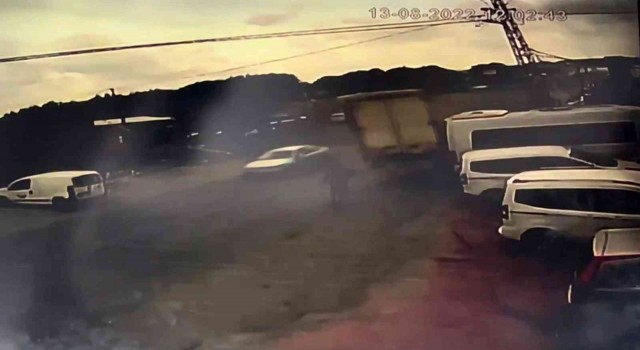 Arnavutköyde freni boşalan tır dehşet saçtı