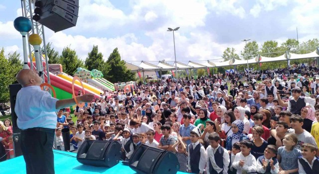 Arnavutköyde sünnet şöleni: 840 çocuk doyasıyla eğlendi