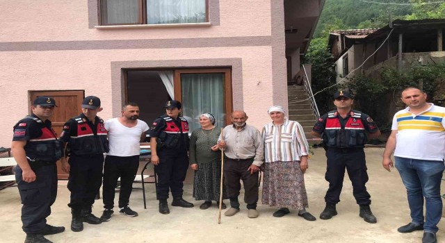 Artvinde kayıp yaşlı adam 3 gün sonra başka bir köyde bulundu