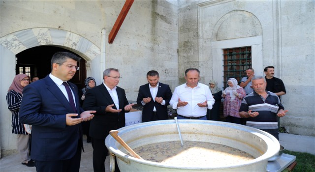 Aşçı Yahya Babanın kazanı aşure ile kaynadı