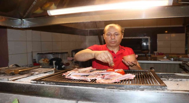 Aşçının ekmek teknesini çaldılar