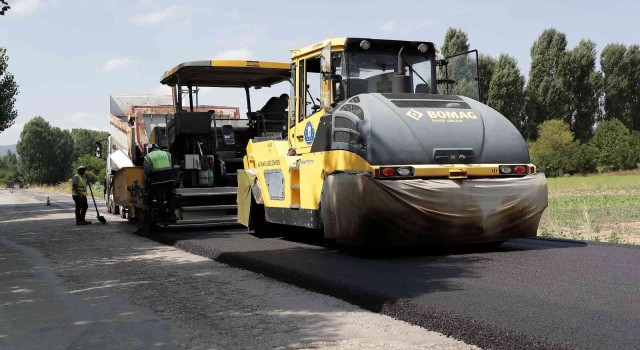 Asfalt serim çalışmaları her sokakta sürüyor