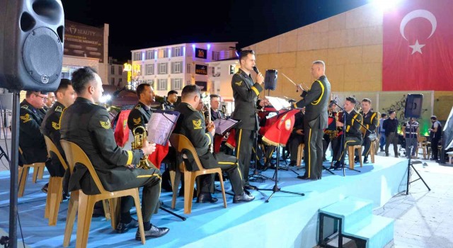 Askeri bandodan 100üncü yıl dönümünde Zafer Bayramı konseri