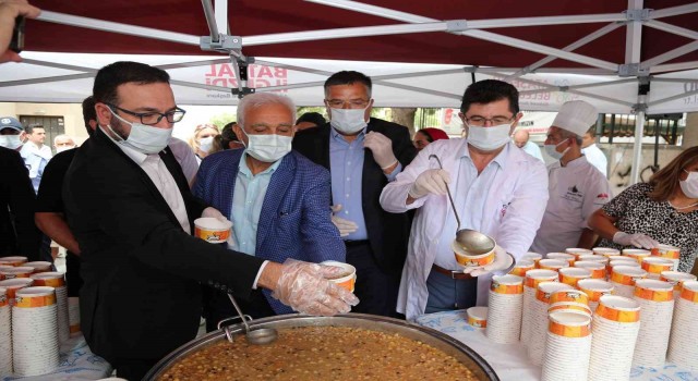 Aşureler Ataşehirde bolluk, bereket ve kardeşlik için kaynadı