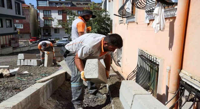 Ataşehirde yol bakım ve onarım çalışmaları aralıksız sürüyor