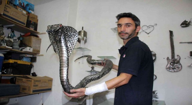 Atık metallerle müşterilerinin hayallerini sanata dönüştürüyor