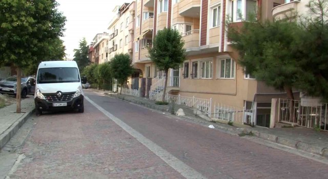 Avcılarda eski koca dehşeti: Eski eşinin sevgilisini defalarca bıçaklayıp boğazını kesmeye çalıştı