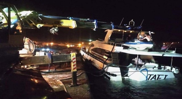 Avşa açıklarında özel yat karaya oturdu