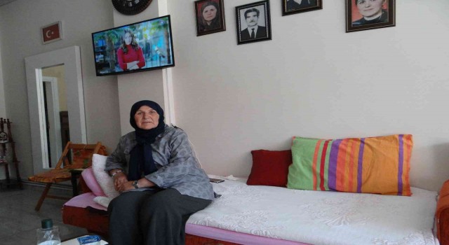 Ayağından ameliyat olan muhtar, hizmet için evini muhtarlık binasına taşıdı