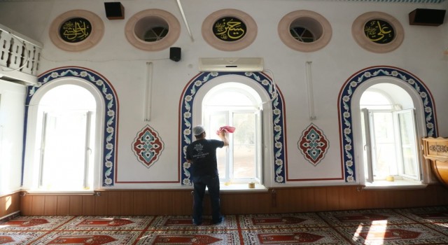 Aydın Büyükşehir Belediyesi cami temizliklerini sürdürüyor