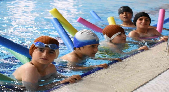 Aziziyede çocuklar için yüzme kursları başlıyor