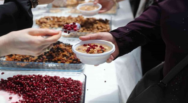 Bağcılarda 10 bin kişilik aşure ikramı