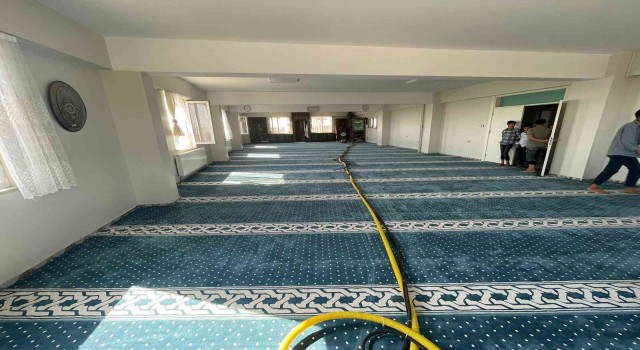 Bağlar Belediyesinden ibadethanelere temizlik hizmeti