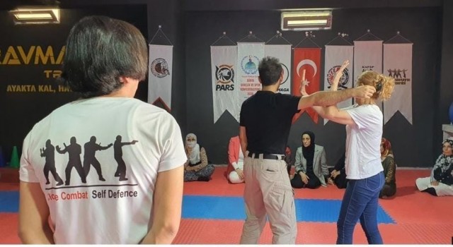 Bağlarda kadınlara şiddete karşı savunma eğitimi