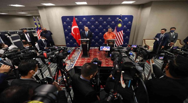 Bakan Çavuşoğlu, Malezyalı mevkidaşı Abdullah ile görüştü