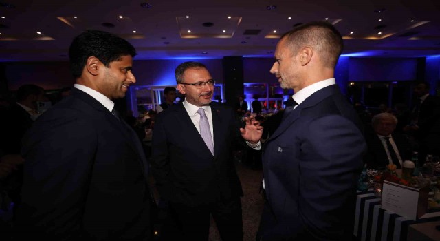 Bakan Kasapoğlu, İstanbuldaki UEFA Şampiyonlar Ligi kura çekimini izledi