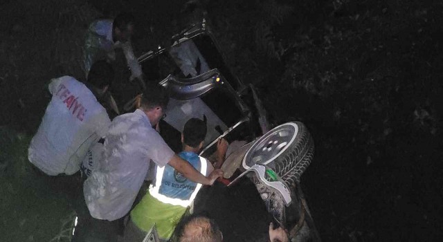 Balatalar kokuyor diye aracı durdurdu, hareket ettirince şarampole yuvarlandı: 5 yaralı