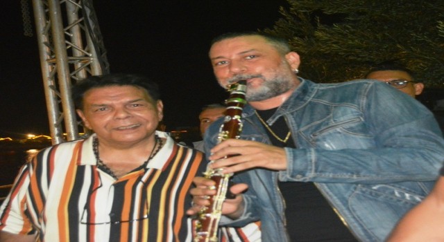 Balık Ayhan ile Hüsnü Şenlendirici Ayvalıkta buluştu