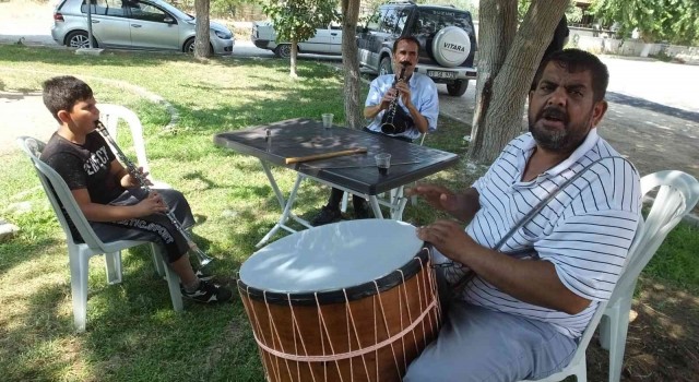 Balıkesirde küçük klarnetçi geleceğin Hüsnü Şenlendiricisi olmak istiyor