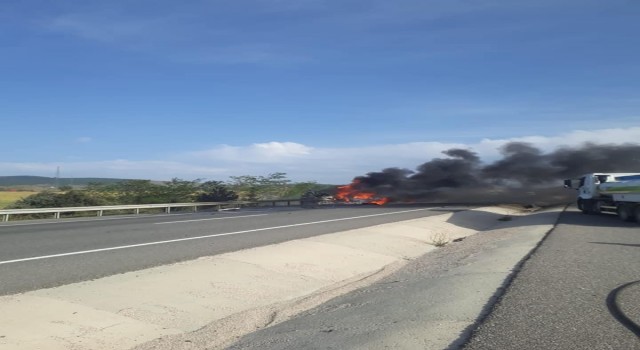 Bariyerlere çarpan LPG yüklü tanker alev alev yandı