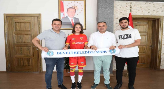 Başarılı sporcu Ayşegül Aydından Başkan Mehmet Cabbara ziyaret