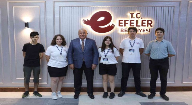 Başkan Atay, TEKNOFESTte yarışacak öğrencilerle buluştu