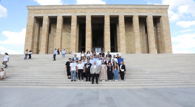 Başkan Bıyık, zaferin 100. yılında gençlerle Anıtkabire gitti