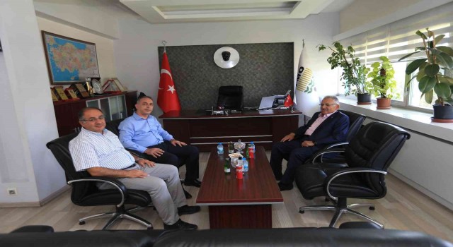 Başkan Büyükkılıç, TMO Kayseri Başmüdürlüğünü ziyaret etti
