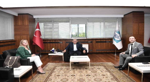 Başkan Büyükkılıça ziyaretçi akını