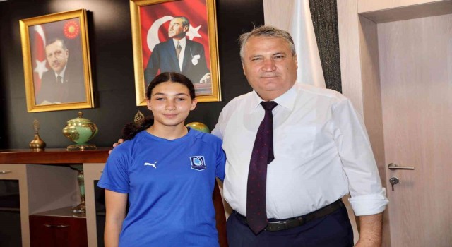 Başkan Çerçiden Türkiye Şampiyonu judocuya ödül