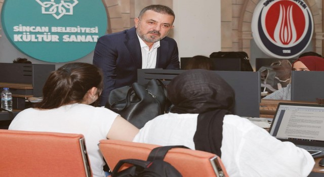 Başkan Ercan millet kıraathanesinde ders çalışan gençleri ziyaret etti