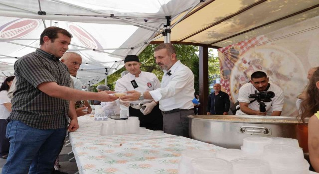 Başkan Ercandan Sincanlılara aşure ikramı