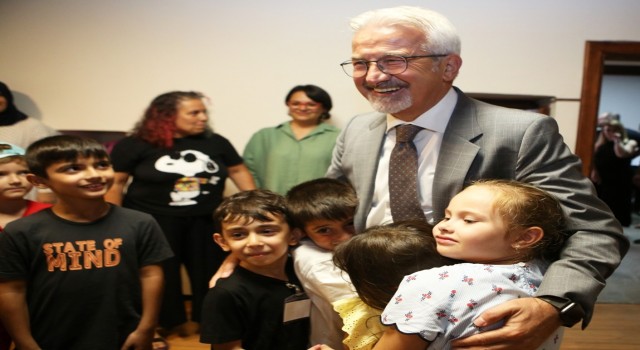 Başkan Erdem, çocuklarla kütüphanede buluştu