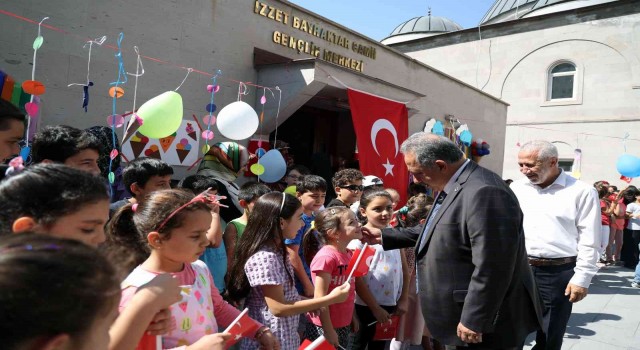 Başkan Yalçından yaz kuran kursu öğrencilerine dondurma ikramı
