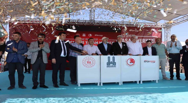 Başkan Yaşar, “Çat İlçesinde İlklere imza atmaya devam ediyor