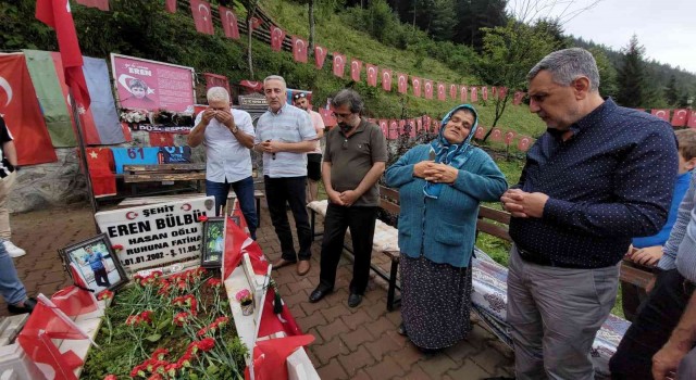 Başkan Yıldırımdan şehit Eren Bülbülün kabrine ziyaret