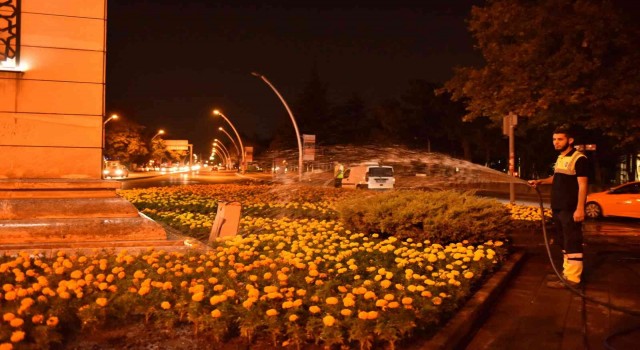 Başkentte gece temizlik timleri iş başında