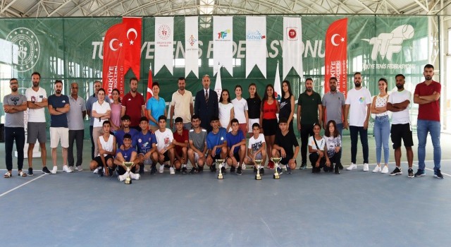 Batmanda düzenlenen 18 yaş altı teniz turnuvası sona erdi
