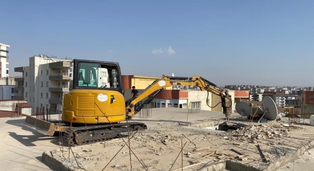 Batmanda halkın güvenliğini tehdit eden kaçak yapılar yıkılıyor