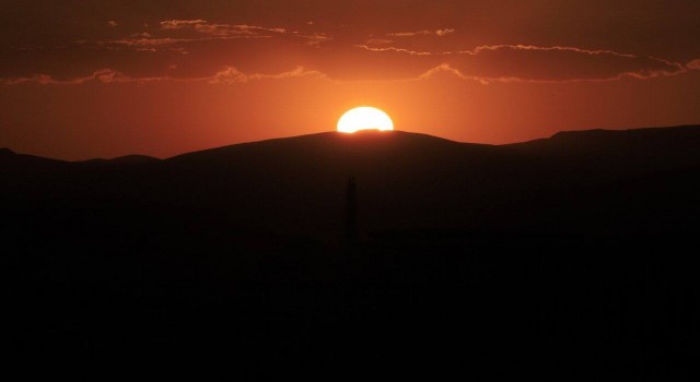 Bayburtta kartpostallık gün batımı fotoğraf tutkunlarının ilgi odağı oldu