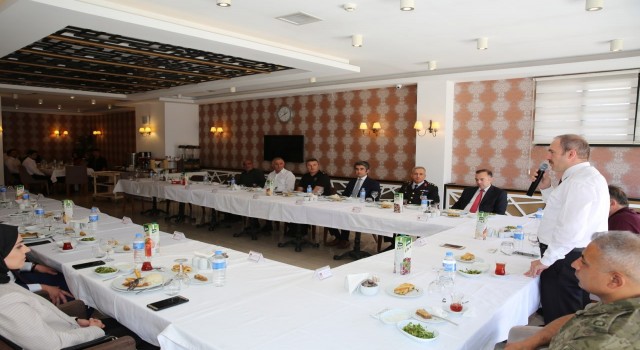 Bayburtta, mülki idare amirleri ve il jandarma komutanı için veda yemeği düzenlendi