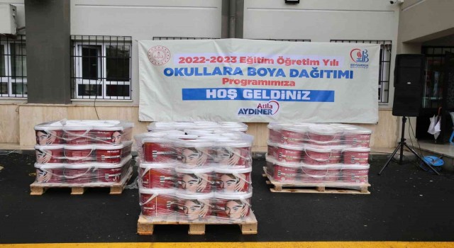 Bayrampaşa Belediyesinden okullara boya desteği
