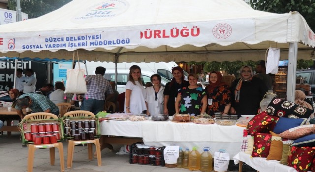 Belediye çalışmalarını Düzcelilere tanıttı