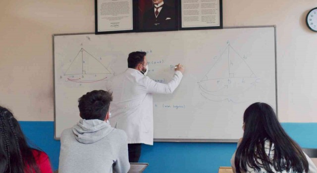 Belediyenin ünivresite hazırlık kursuna katıldılar, ünivresiteli oldular