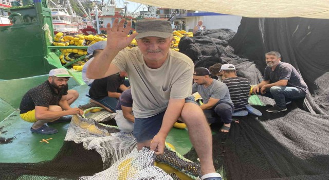 Beykozda ağlar ve tekneler tamir ediliyor, balıkçılar 1 Eylüle hazırlanıyor