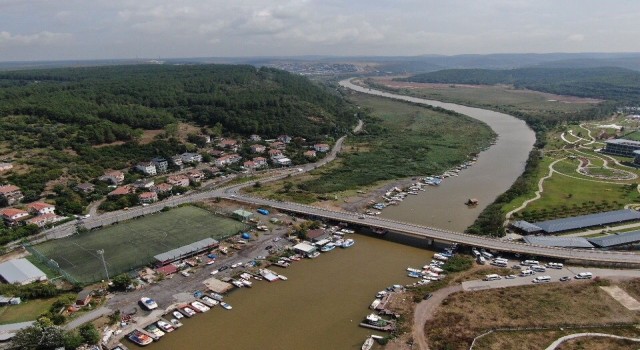 Beykozda Riva sahili çamura bulandı
