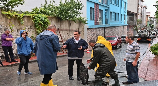 Beyoğlunda yağmurla mücadele için 300 kişilik ekip sahaya indi