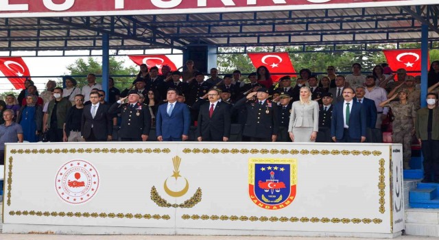 Bilecikte dün aynı fotoğraf karesinde yer alan 2 paşa emekliye sevk edildi