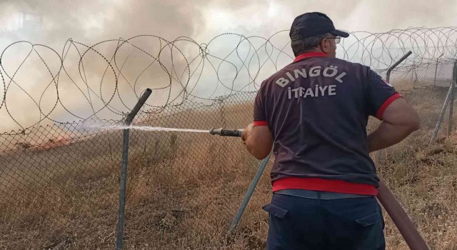 Bingölde otluk alanda yangın: Dumanlar gökyüzünü kapladı