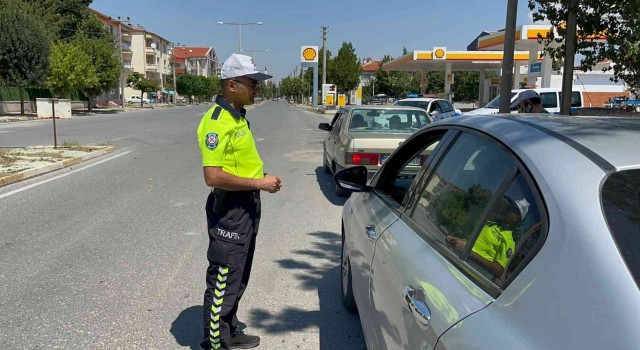 Bolvadinde gece yapılan trafik denetimleri gündüzde sürüyor